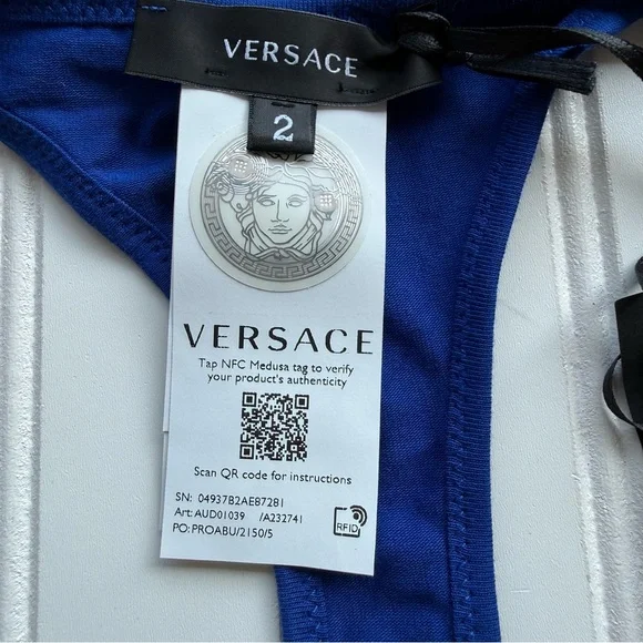 Versace Greca Border sports bra in blue - Picture 4 of 7